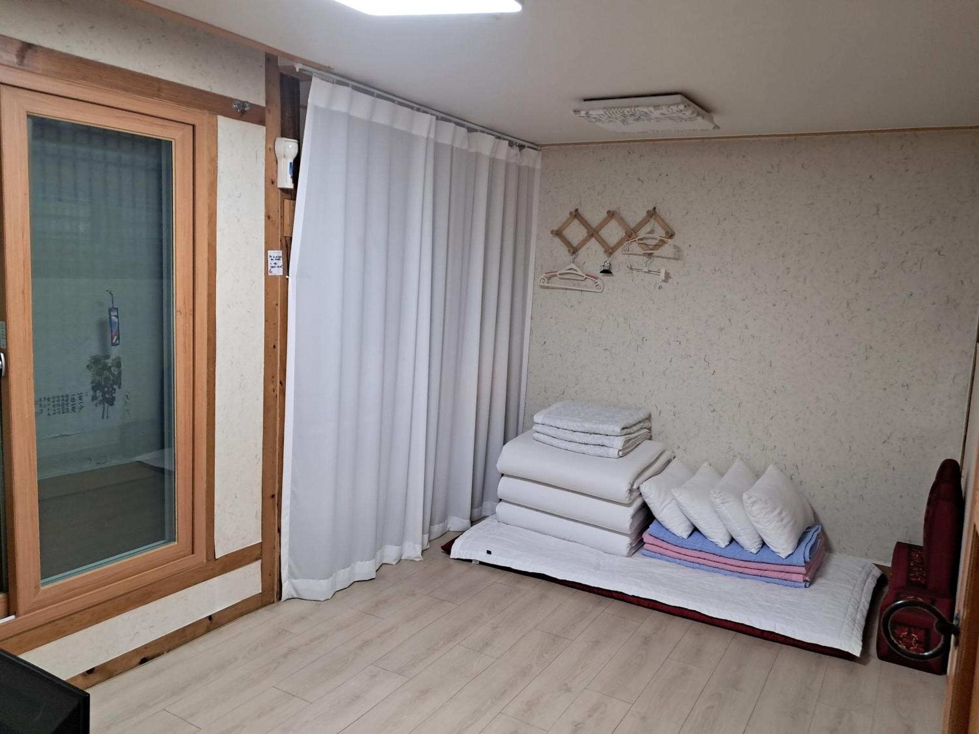 Hanok Guesthouse Nuha Seoul Exterior photo