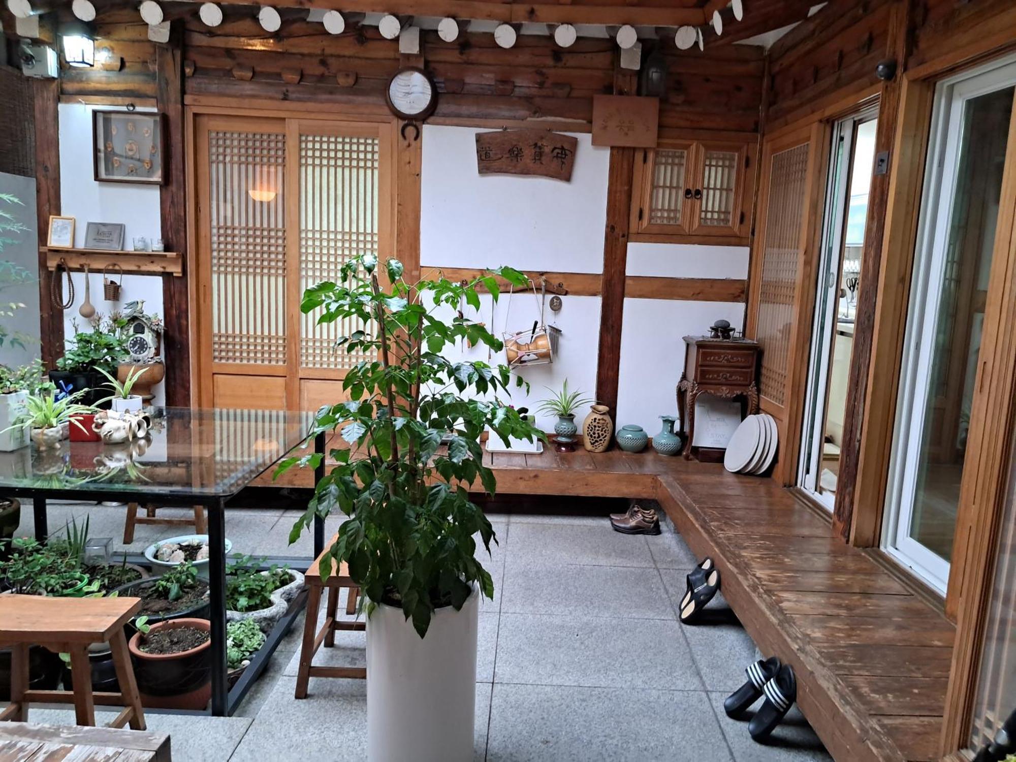 Hanok Guesthouse Nuha Seoul Exterior photo