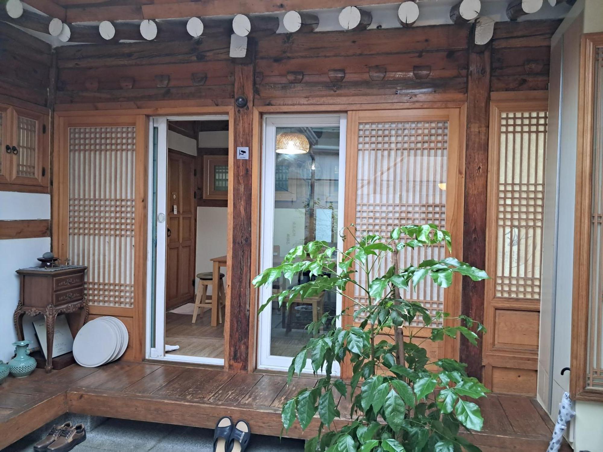 Hanok Guesthouse Nuha Seoul Exterior photo