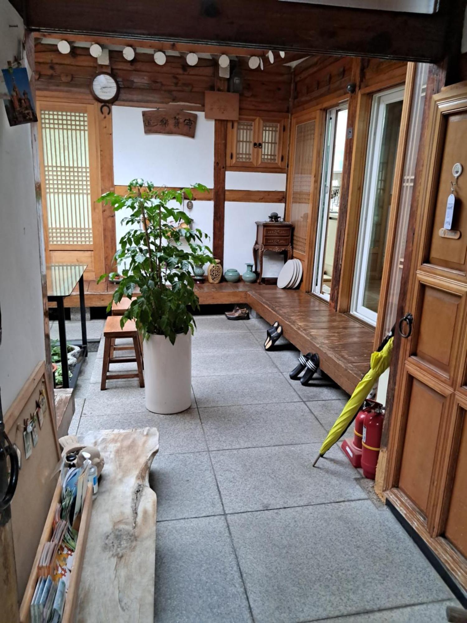 Hanok Guesthouse Nuha Seoul Exterior photo